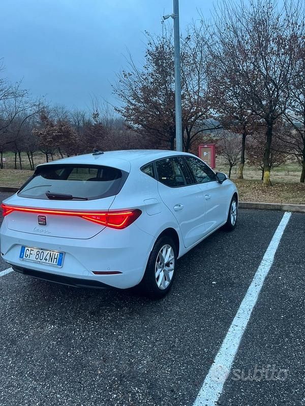 Usata Seat Leon 150 CV (110 kW) 2021 Bianco Berlina
