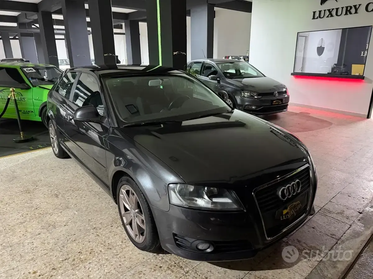 Usado Audi A3 105 CV (77 kW) 2010 Gris Utilitario