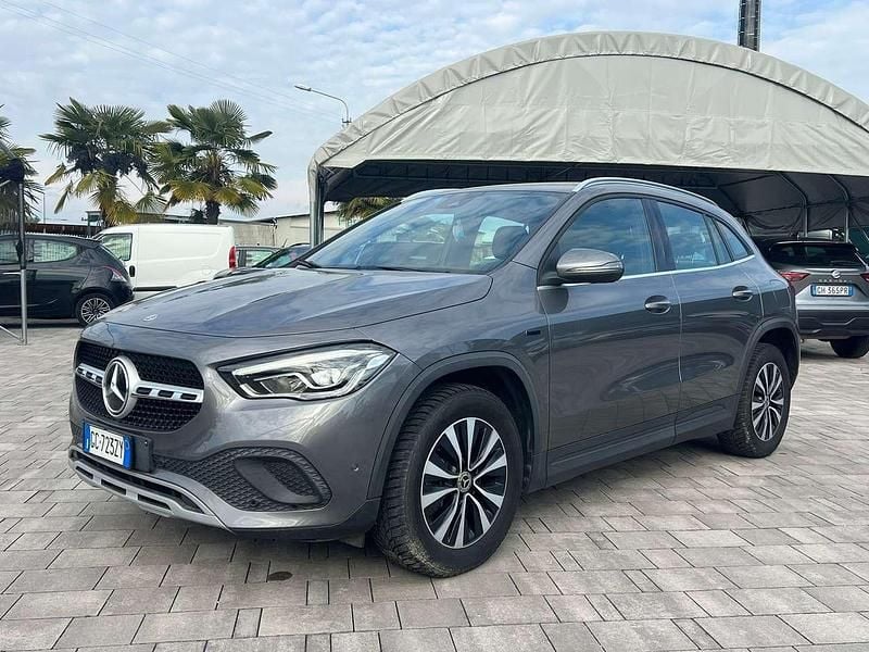 Usata Mercedes GLA250 Business 160 CV (117 kW) 2020 Argento SUV