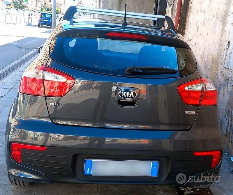 Usata Kia Rio Active 75 CV (55 kW) 2015 Grigio Berlina