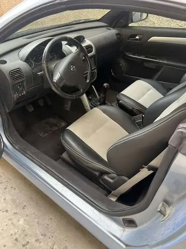 Usata Opel Tigra Edition 69 CV (50 kW) 2006 Cabrio