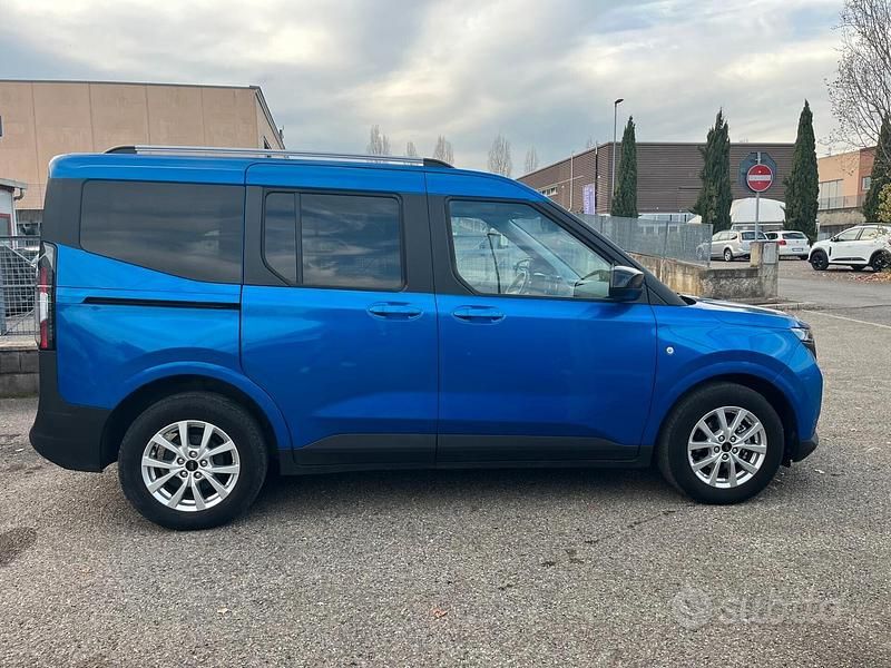 Usata Ford Tourneo Courier Titanium 125 CV (91 kW) 2024 Blu Monovolume