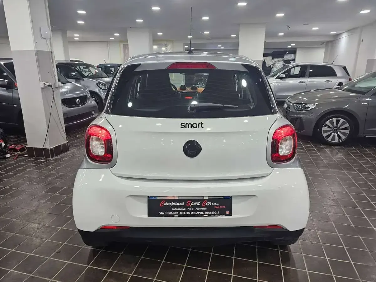 Usata Smart ForFour Passion 69 CV (50 kW) 2016 Alpine white metallizzato Utilitaria