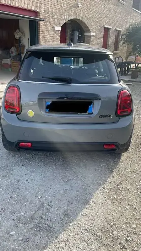 Usata Mini Cooper SE 75 kW (102 CV) 2022 Grigio Utilitaria