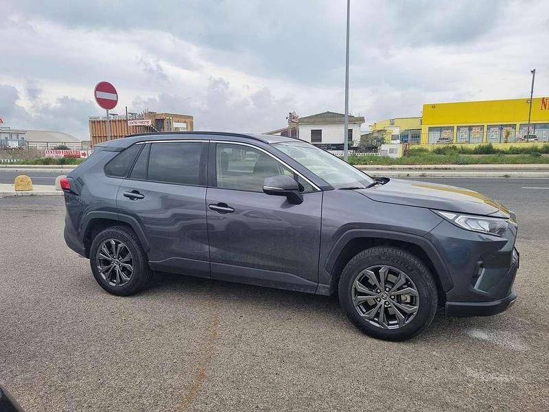 Usata Toyota RAV4 Hybrid Style 218 CV (160 kW) 2022 Grigio SUV