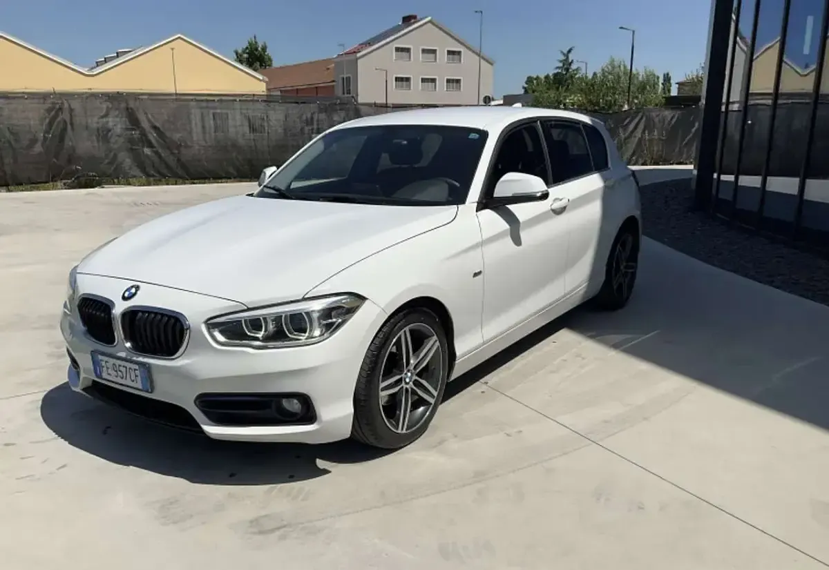 Usata BMW 116 Sport Line 116 CV (85 kW) 2016 Bianco pastello Utilitaria