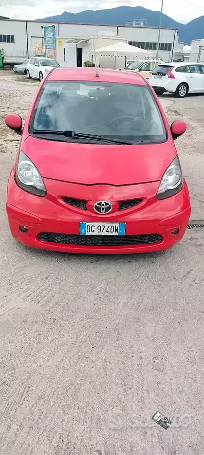 Usata Toyota Aygo Sol 54 CV (39 kW) 2008 Rosso Utilitaria