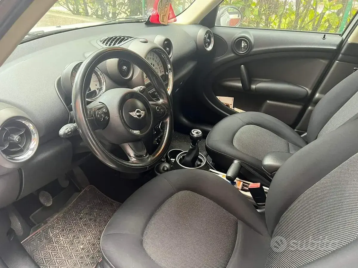 Usata Mini Countryman 111 CV (81 kW) 2011 Giallo SUV