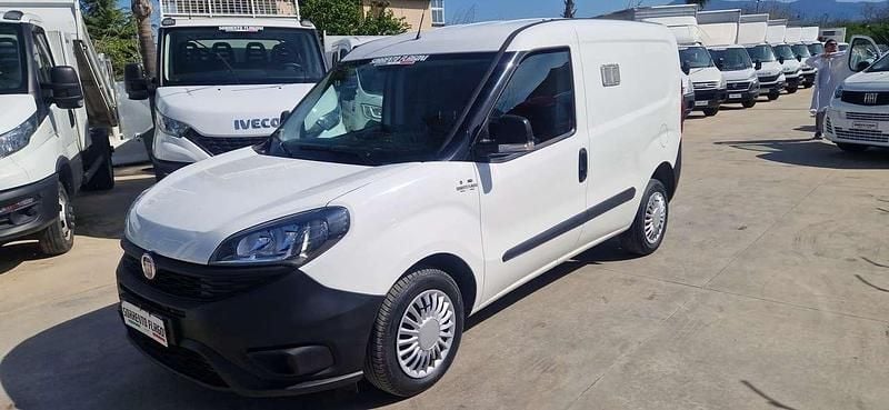 Usata Fiat Doblò 90 CV (66 kW) 2022 Bianco Monovolume