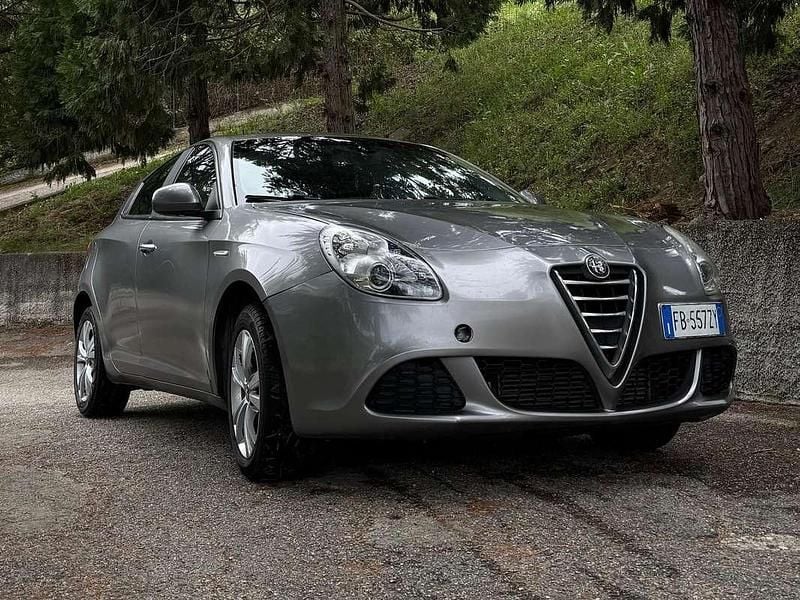 Usata 2011 Alfa Romeo Giulietta Distinctive Due volumi | 5999 € (Ottimo prezzo) - Immagine 1/4