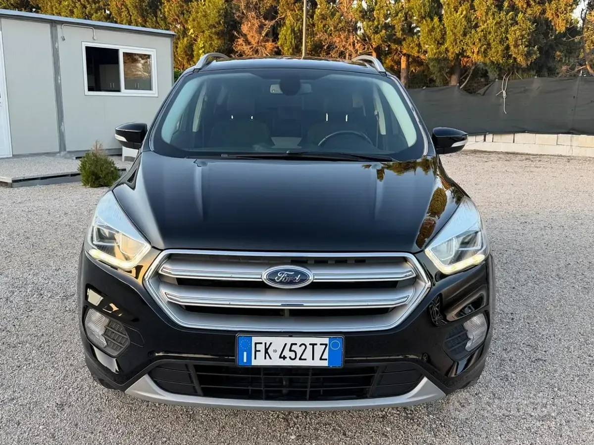 Usata Ford Kuga Titanium 120 CV (88 kW) 2017 Nero SUV