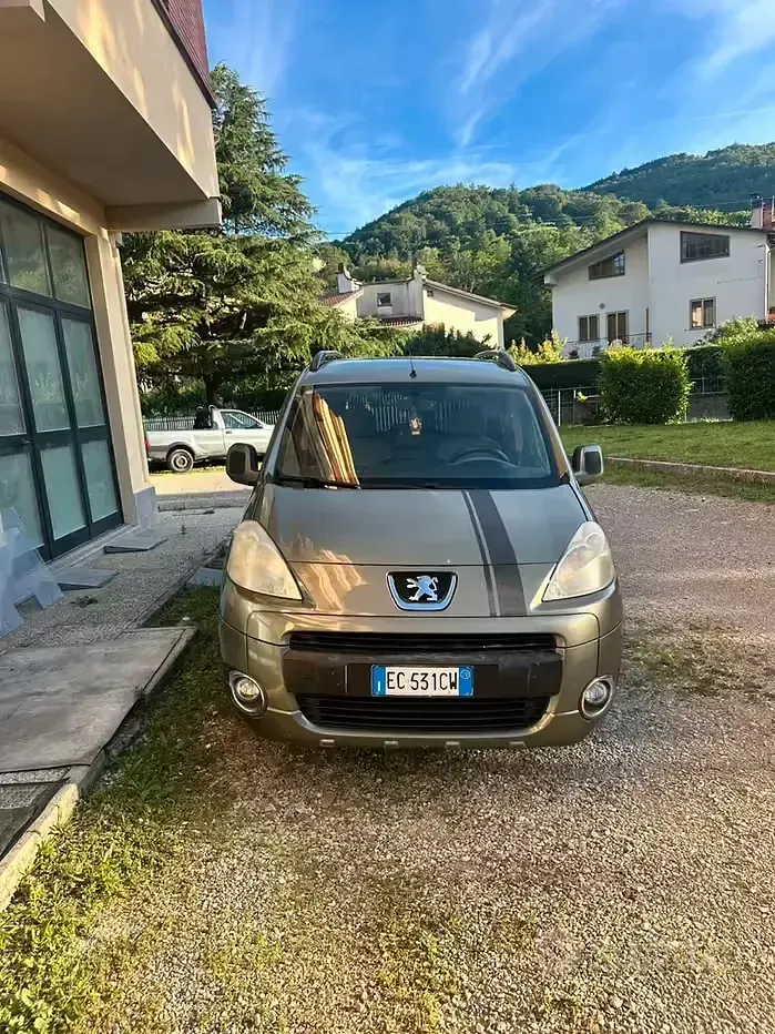 Usata Peugeot Partner 109 CV (80 kW) 2010 Verde Monovolume