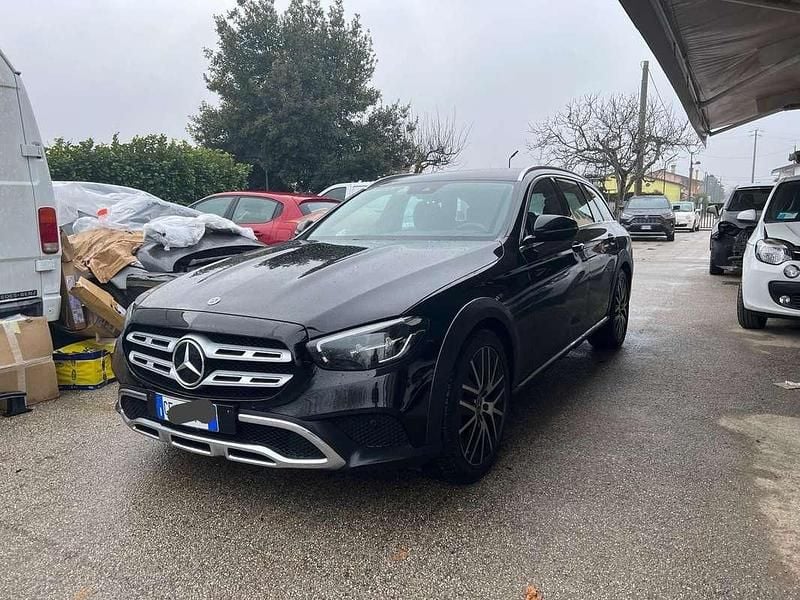 Usata 2021 Mercedes E220 Premium Plus Station wagon | 33.000 € (Buon prezzo) - Immagine 1/4