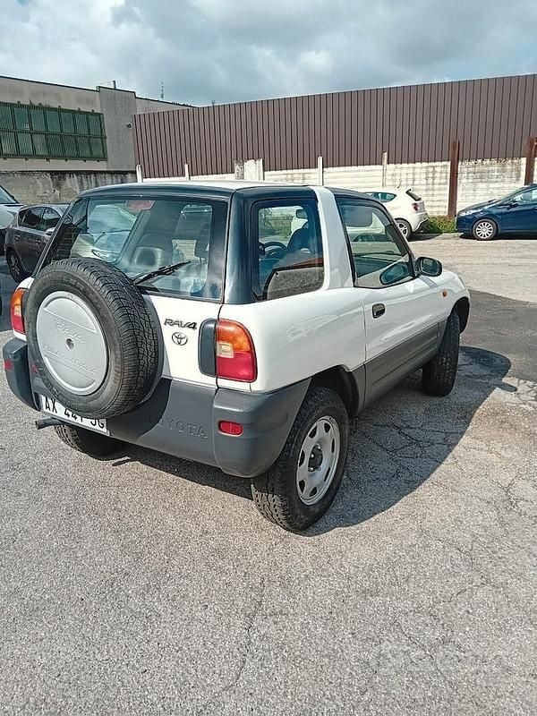 Usata Toyota RAV4 128 CV (94 kW) 1997 Bianco SUV
