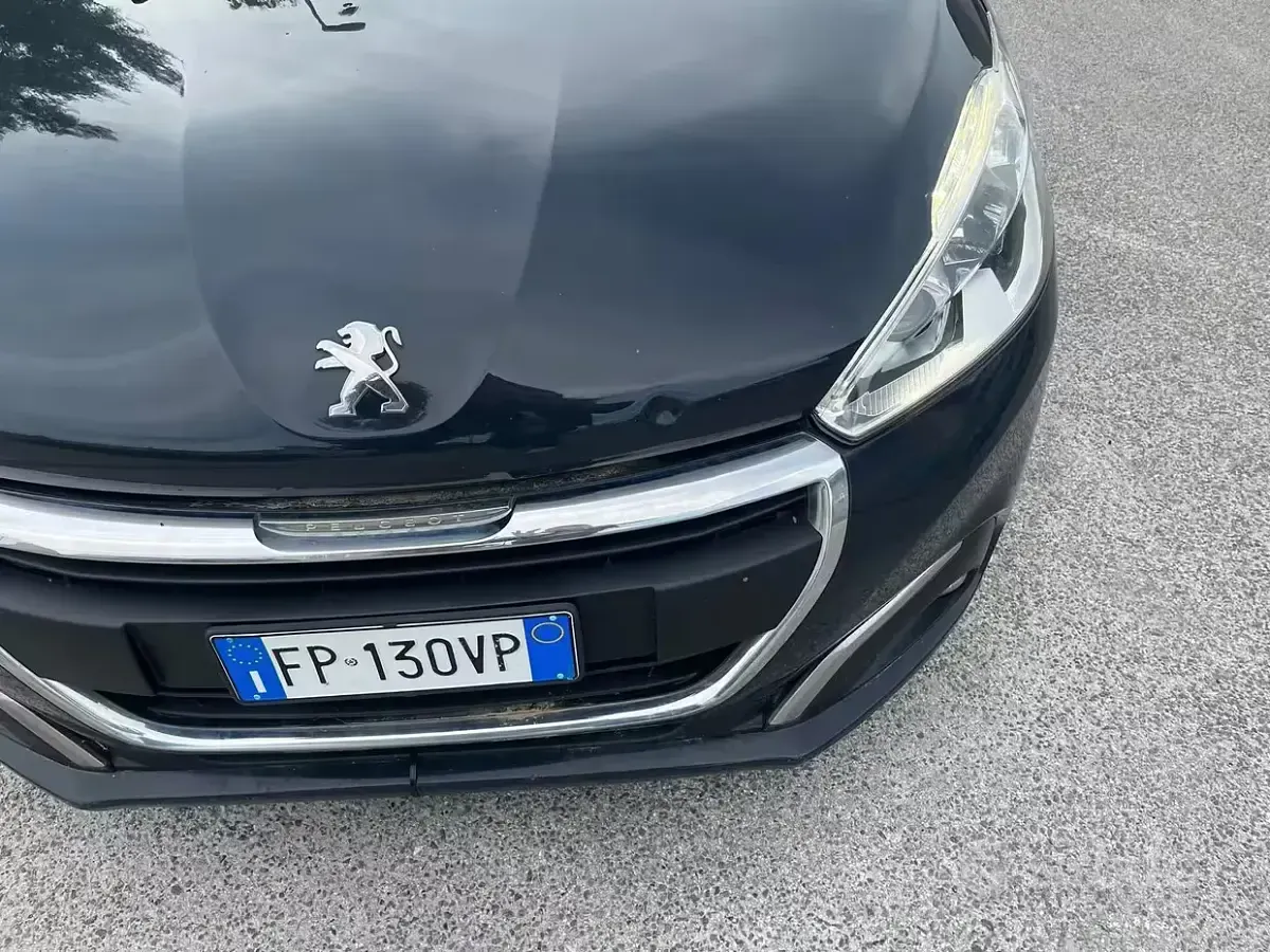 Usata Peugeot 208 Allure 82 CV (60 kW) 2018 Blu Utilitaria