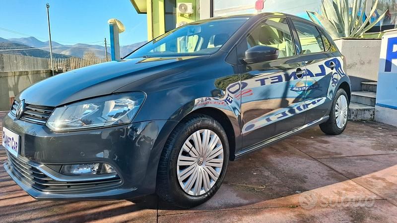 Usado VW Polo Comfortline 75 CV (55 kW) 2017 Gris Berlina