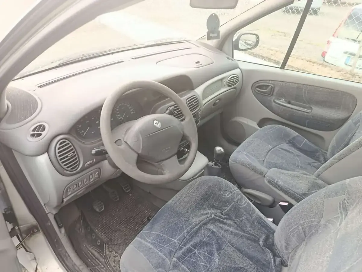 Usata Renault Scénic Dynamique 102 CV (75 kW) 2002 Argento Monovolume