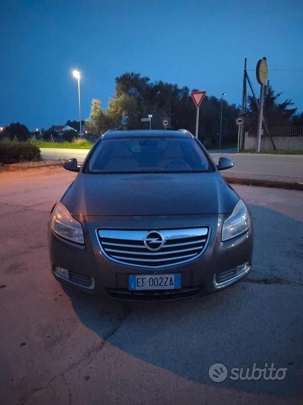 Usata Opel Insignia 130 CV (95 kW) 2011 Grigio Station wagon