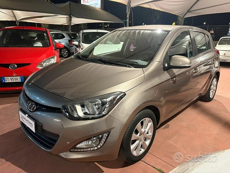 Usata Hyundai i20 89 CV (65 kW) 2012 Marrone Utilitaria