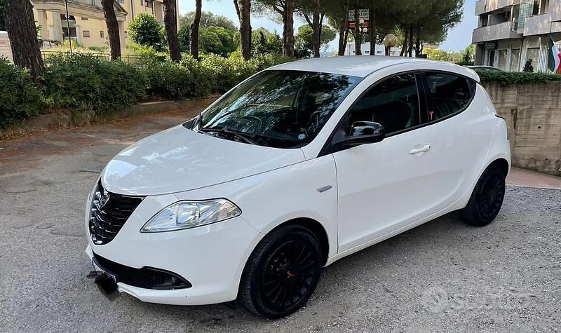 Usata Lancia Ypsilon 95 CV (69 kW) 2015 Utilitaria