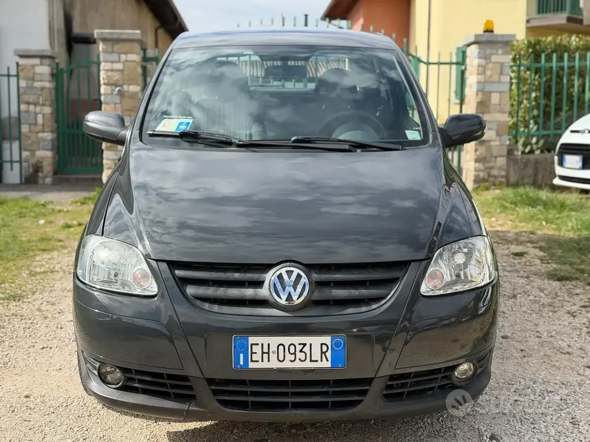 Usata VW Fox Trendline 60 CV (44 kW) 2011 Grigio Utilitaria