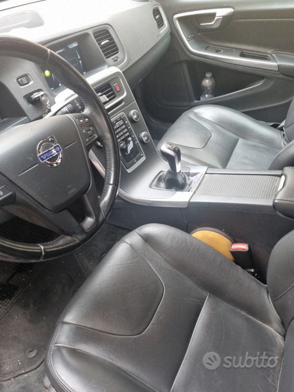 Usata Volvo V60 Business Edition 190 CV (139 kW) 2015 Nero Station wagon