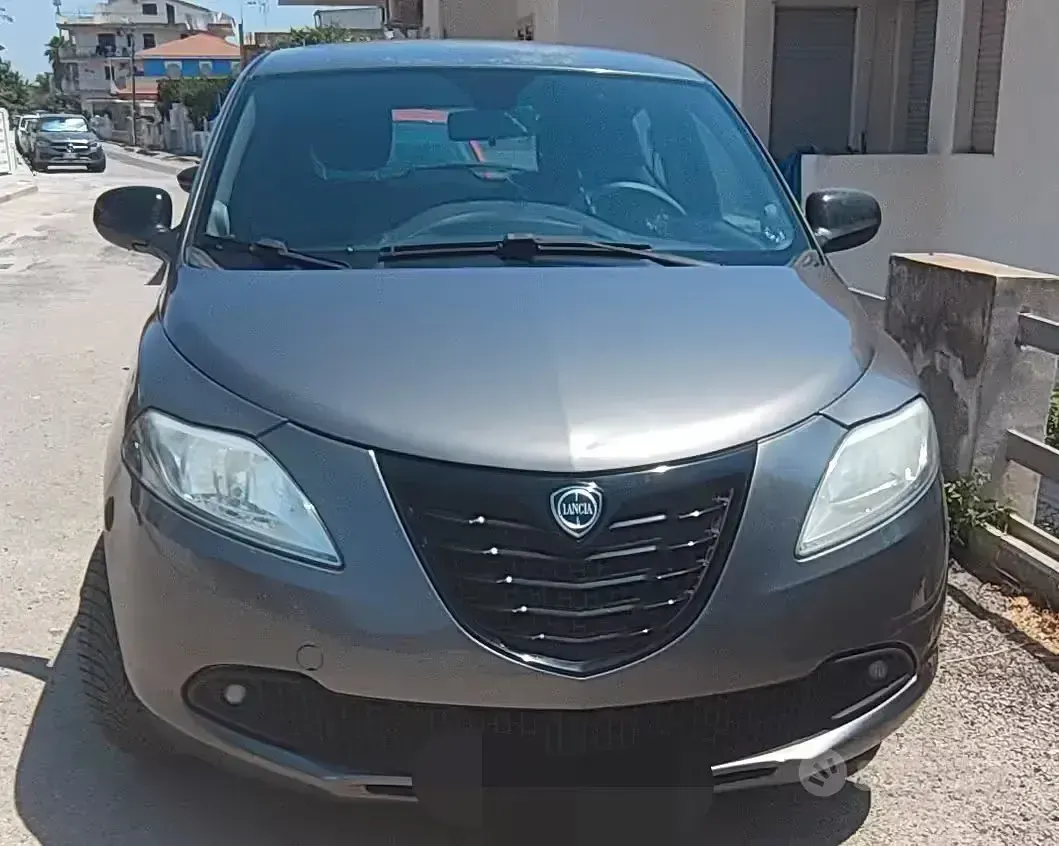Usata Lancia Ypsilon 69 CV (50 kW) 2014 Grigio Utilitaria