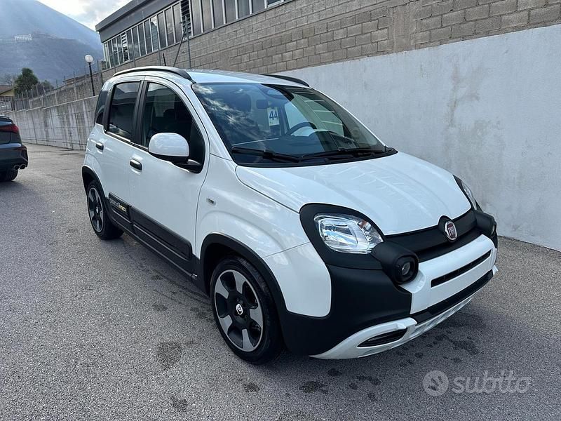 Nuova Fiat Panda Cross Cross 65 CV (47 kW) 2025 Utilitaria