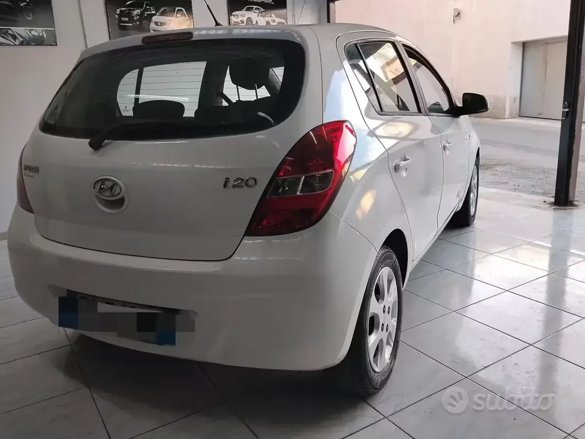 Usata Hyundai i20 78 CV (57 kW) 2010 Bianco Utilitaria
