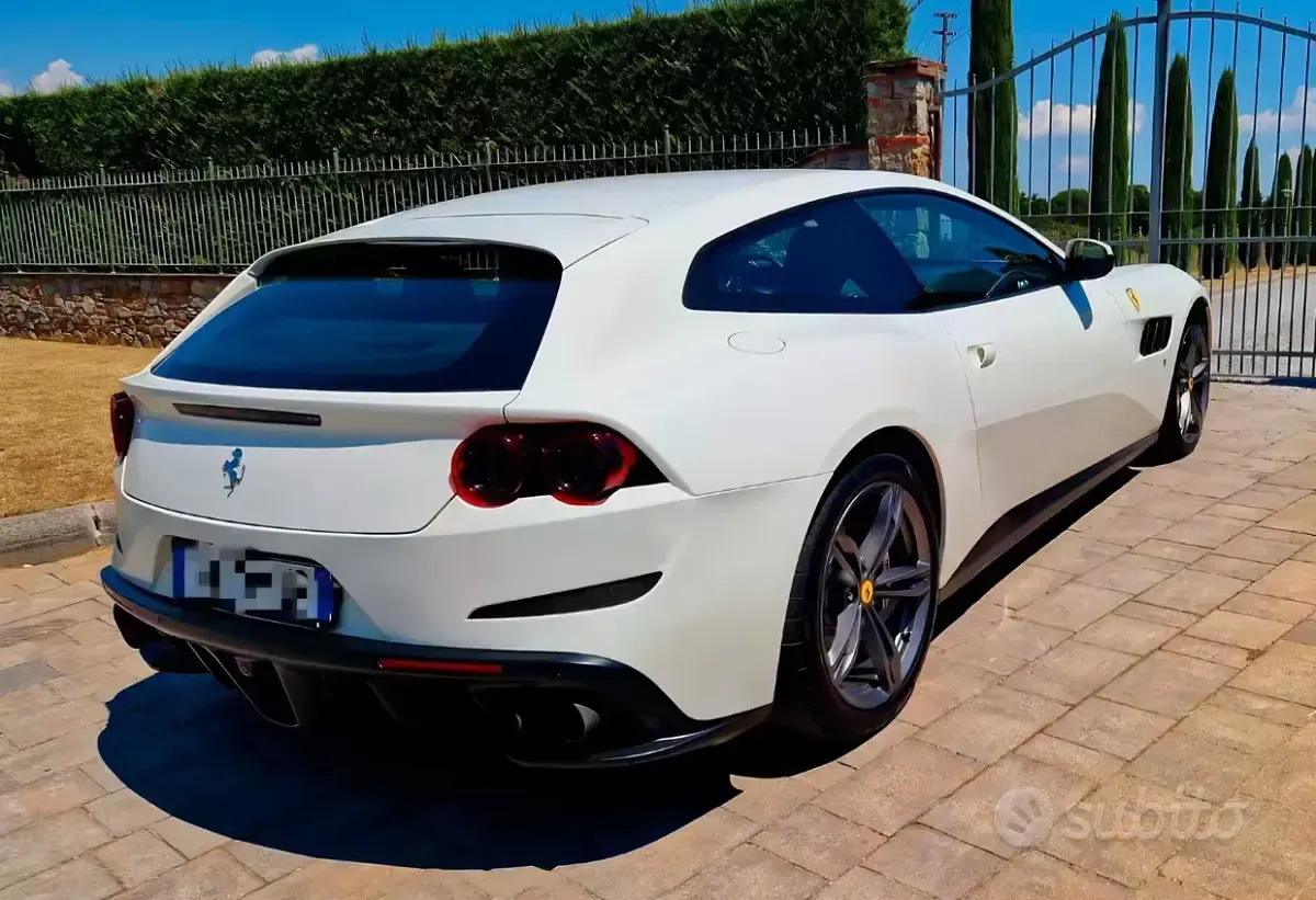 Usata Ferrari GTC4Lusso 689 CV (506 kW) 2016 Bianco Station wagon
