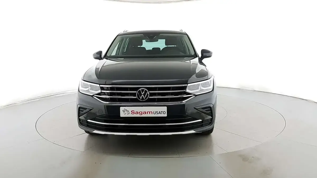 Usata VW Tiguan Elegance 150 CV (110 kW) 2021 Grigio urano SUV