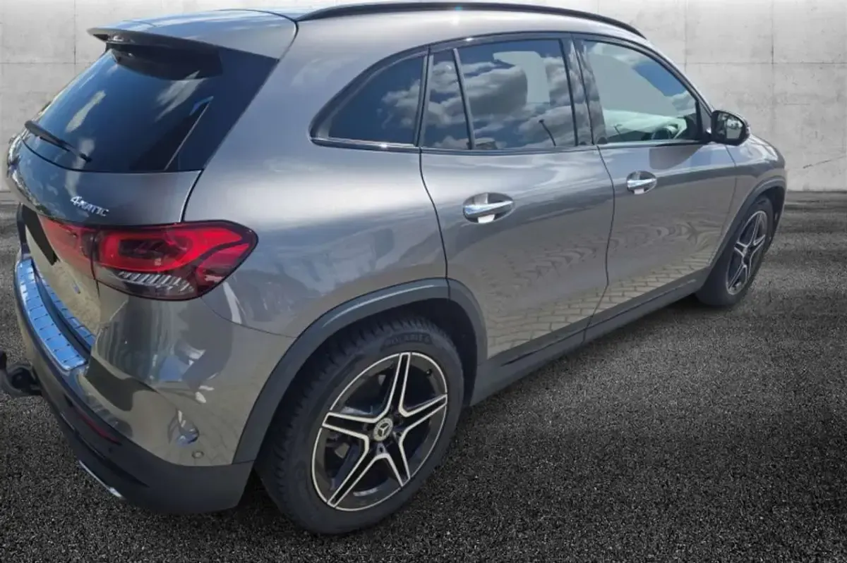 Usata Mercedes GLA200 Premium 150 CV (110 kW) 2023 Grigio SUV