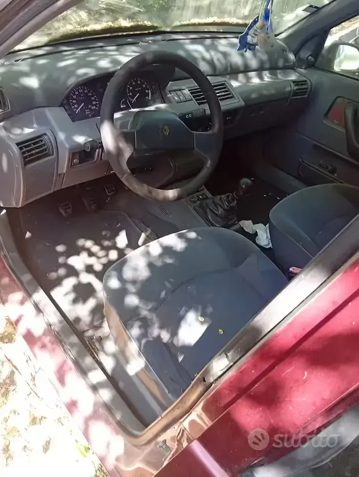 Usata Renault Clio 78 CV (57 kW) 1994 Utilitaria