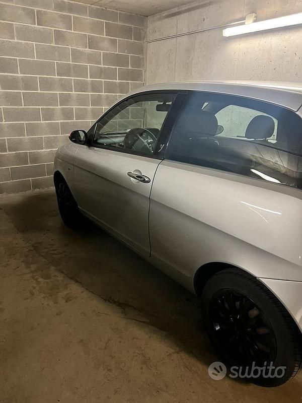 Usata Lancia Ypsilon 60 CV (44 kW) 2009 Grigio Utilitaria