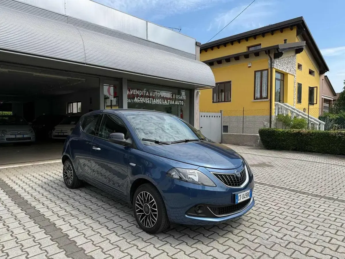 Usata Lancia Ypsilon 69 CV (50 kW) 2024 Blu Utilitaria