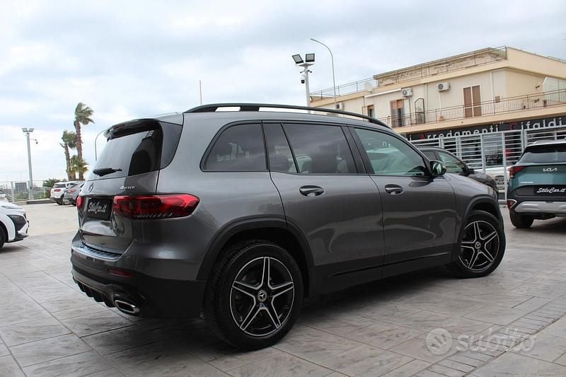 Usata Mercedes GLB220 Premium 190 CV (139 kW) 2022 Grigio montagna metallizzato SUV