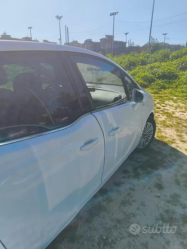 Usata Opel Meriva 120 CV (88 kW) 2014 Bianco Monovolume