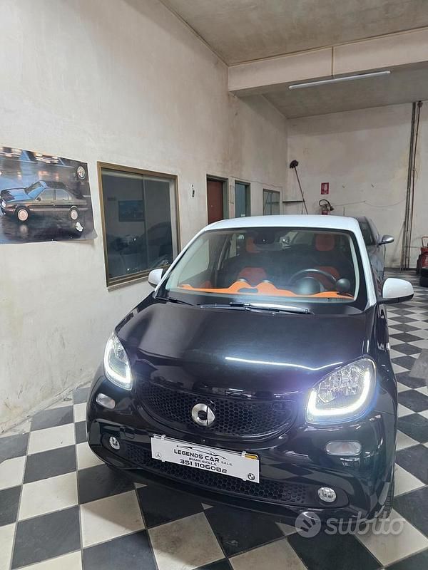 Begagnad Smart ForFour Proxy 71 HK (52 kW) 2015 Svart Halvkombi