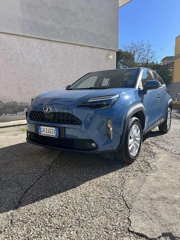 Usata Toyota Yaris Hybrid Active 116 CV (85 kW) 2022 Blu/azzurro Station wagon