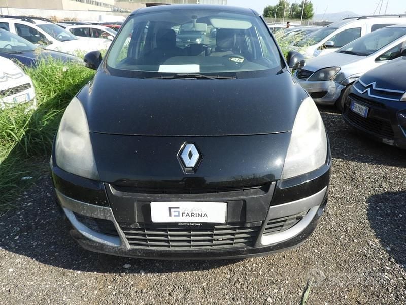 Nero Usata 2011 Renault Scénic III Luxe Monovolume | 1700 € (Super prezzo) - Immagine 1/4