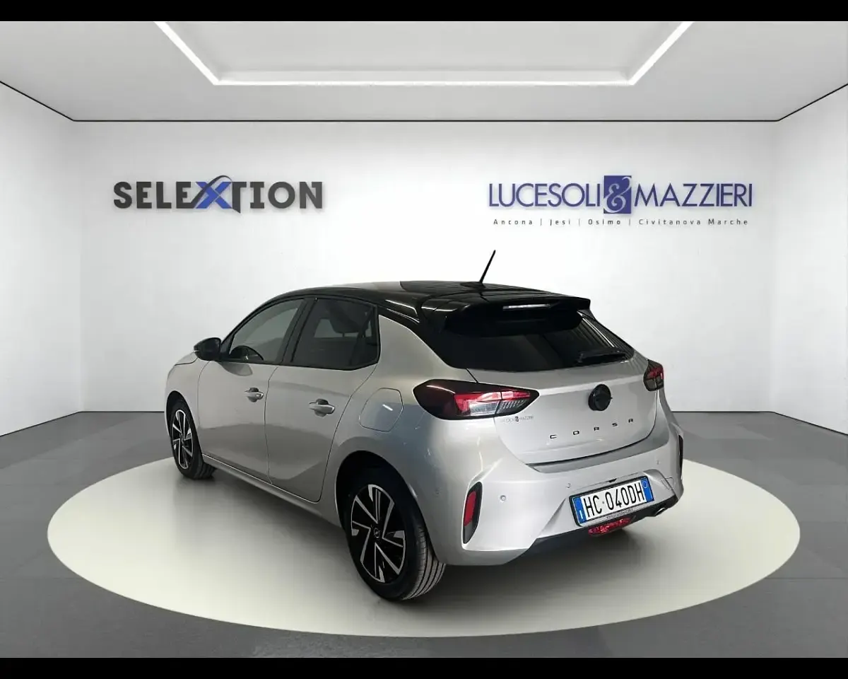 Nuova Opel Corsa 100 CV (73 kW) 2026 Argento Utilitaria
