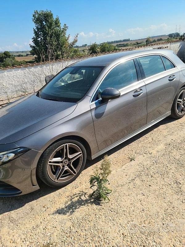 Usata Mercedes A180 AMG 136 CV (100 kW) 2019 Grigio Berlina