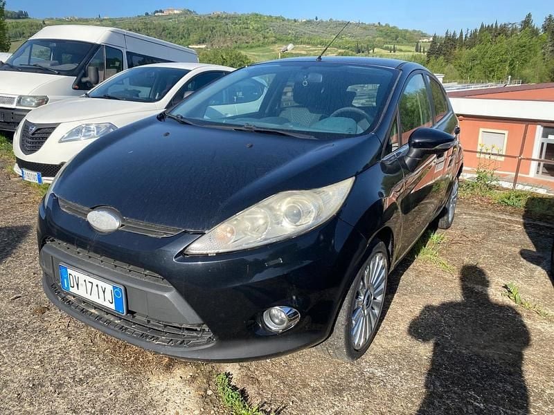 Usata Ford Fiesta Ghia 70 CV (51 kW) 2010 Nero Utilitaria