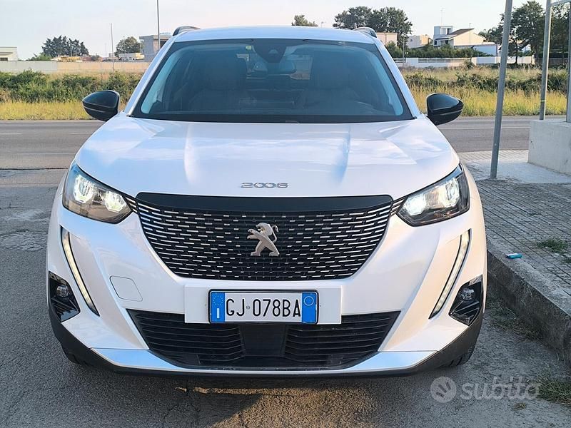Usata Peugeot 2008 Allure 130 CV (95 kW) 2022 Bianco SUV