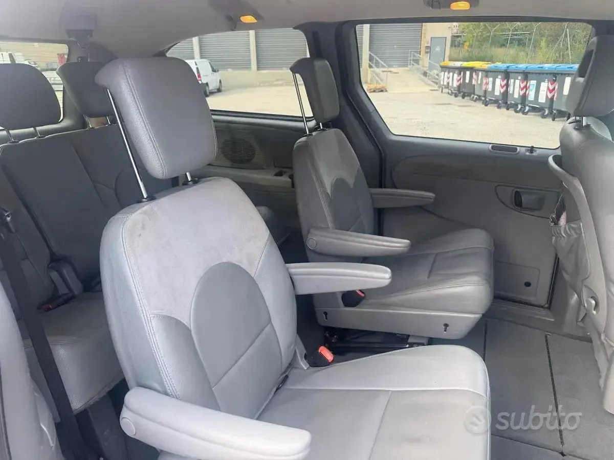 Usata Chrysler Grand Voyager Limited 150 CV (110 kW) 2006 Grigio Monovolume