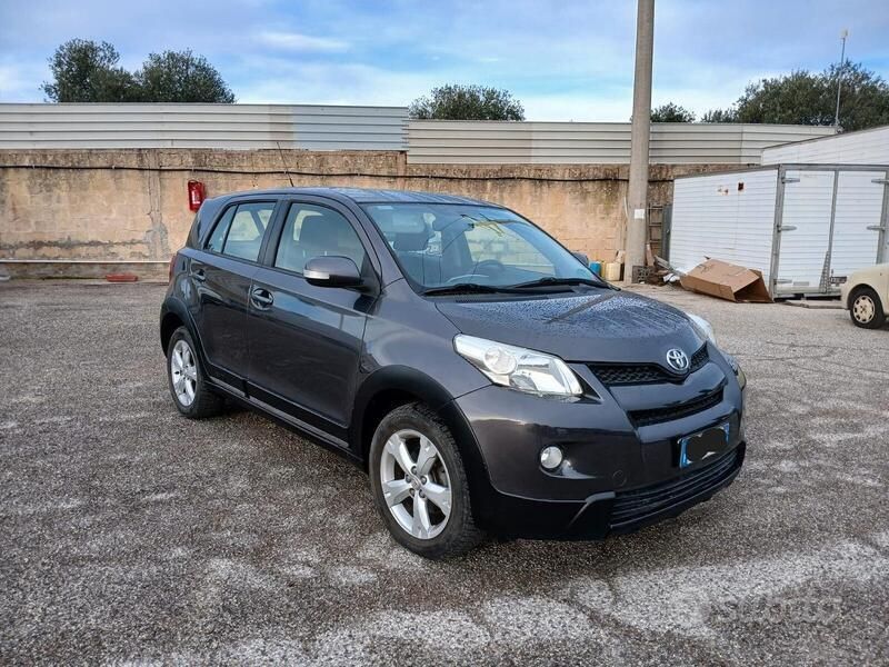 Usata Toyota Urban Cruiser Luxury 90 CV (66 kW) 2010 Grigio SUV