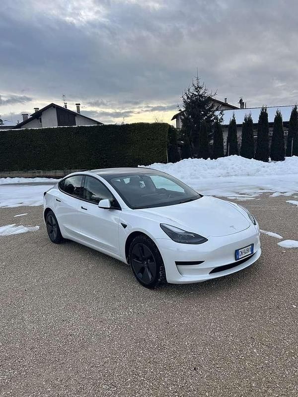 Usata Tesla Model 3 Standard Range 88 kW (120 CV) 2023 Bianco Berlina