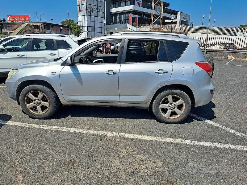 Usado Toyota RAV4 136 CV (100 kW) 2007 Gris SUV