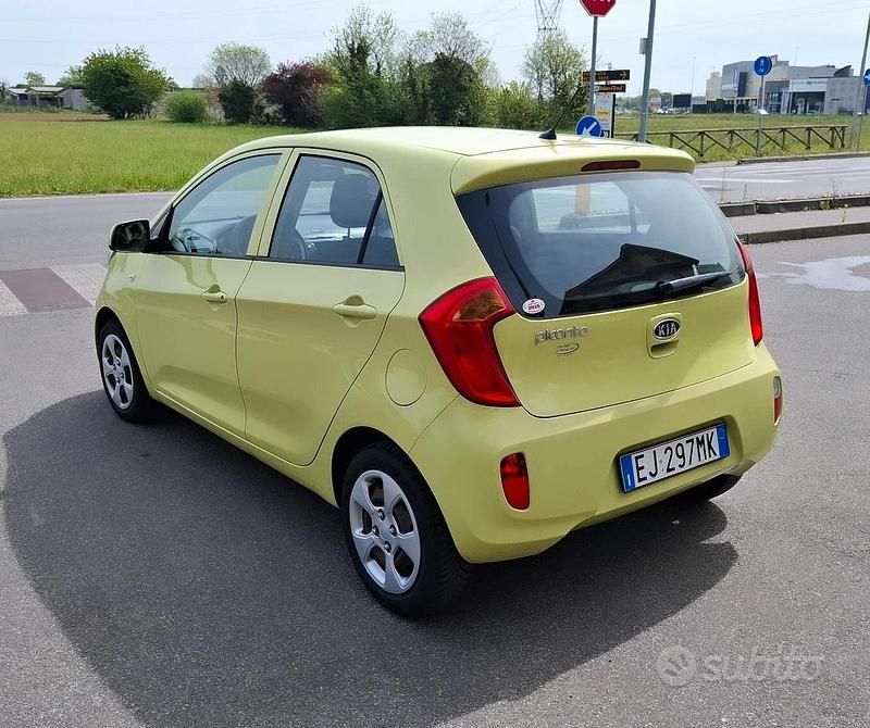 Usata Kia Picanto City 69 CV (50 kW) 2011 Verde Utilitaria