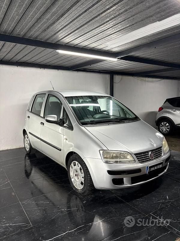 Grigio Usata 2011 Fiat Idea Dynamic Monovolume | 2990 € (Ottimo prezzo) - Immagine 1/4